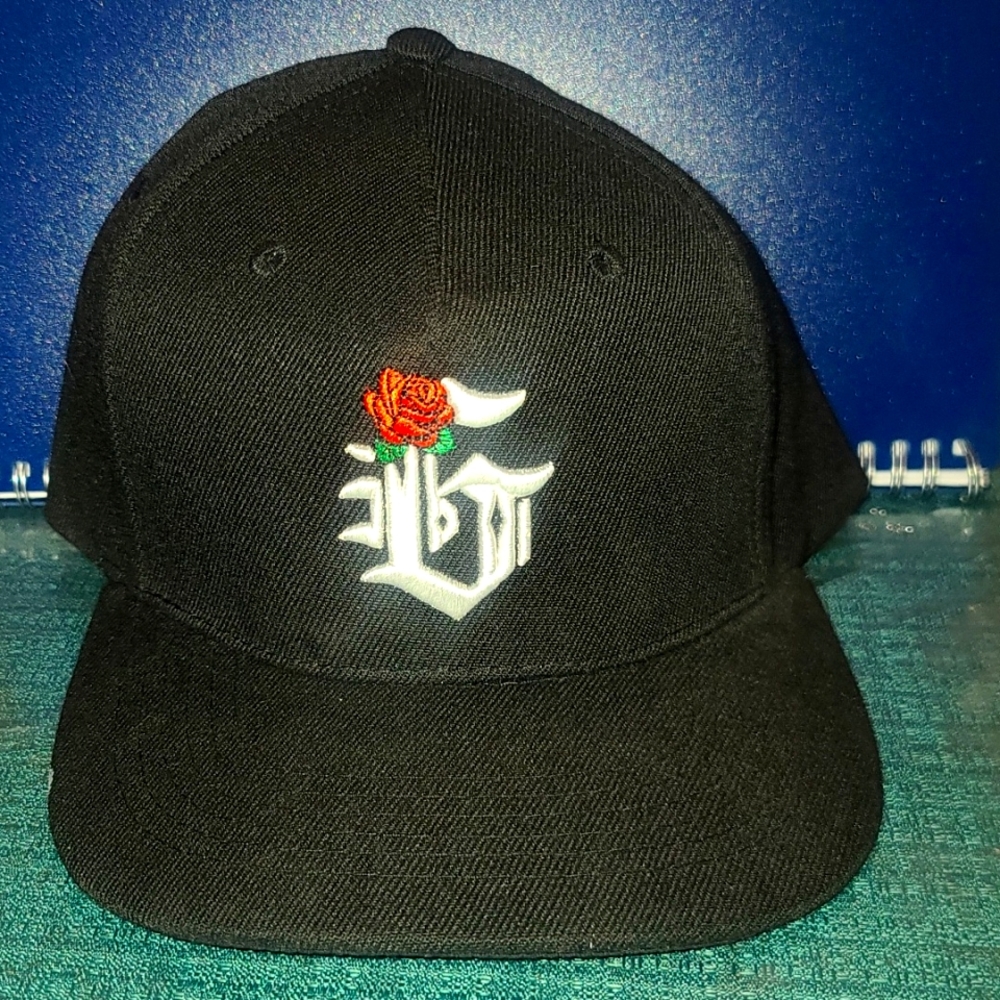 Snap back hat